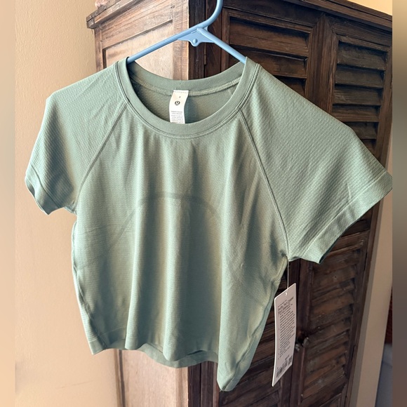 Lululemon - Picture 2 of 4